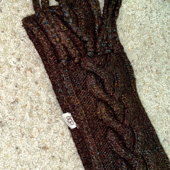 Ugg 🧣scarves - Picture 3 of 6